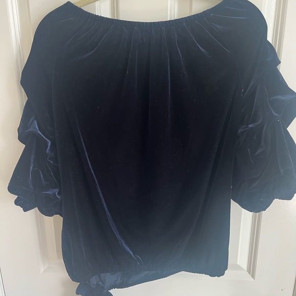Vince Camuto off-shoulder velvet top - Picture 2 of 3